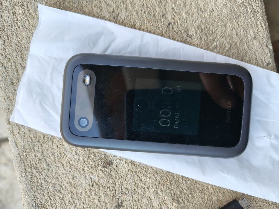 Vând telefon cu clapă Nokia