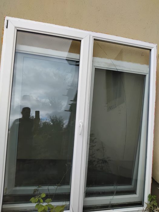 Vand 4 geamuri termopane si geam cu usa.