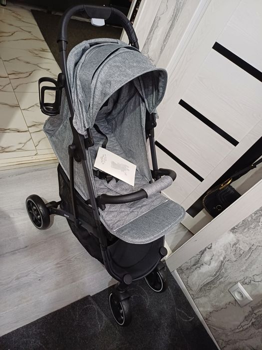 Продаётся фирменный оригинальный чемодан коляска новый