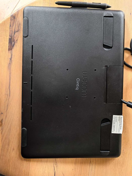 Графичен дисплей таблет Wacom Cintiq 16 - DTK-1660K0B