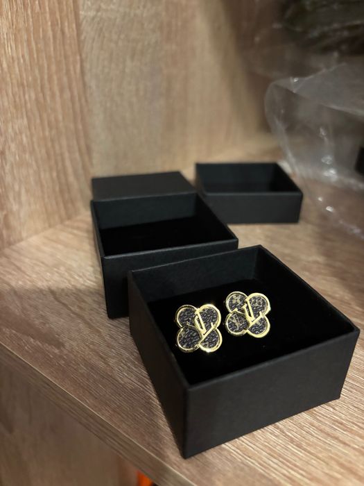 accesoriu nou nou - cercei LV