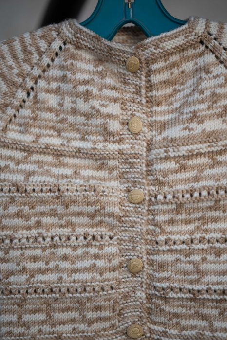 Ръчно плетени детски дрешки.