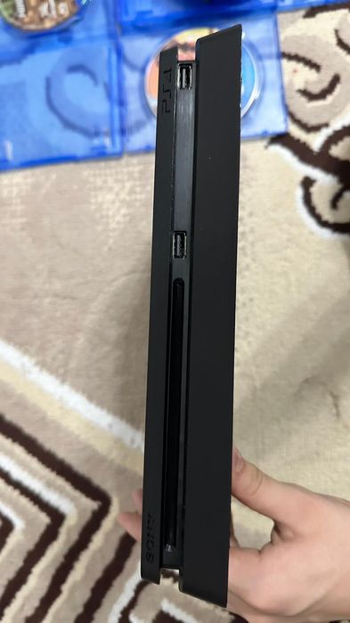 Sony playstation slim 4