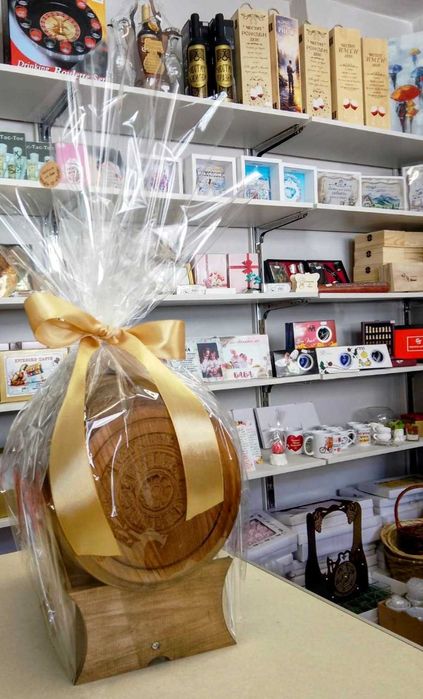 Дървено буре с дърворезба Честит рожден Ден/ Честит имен ден/ Наздраве