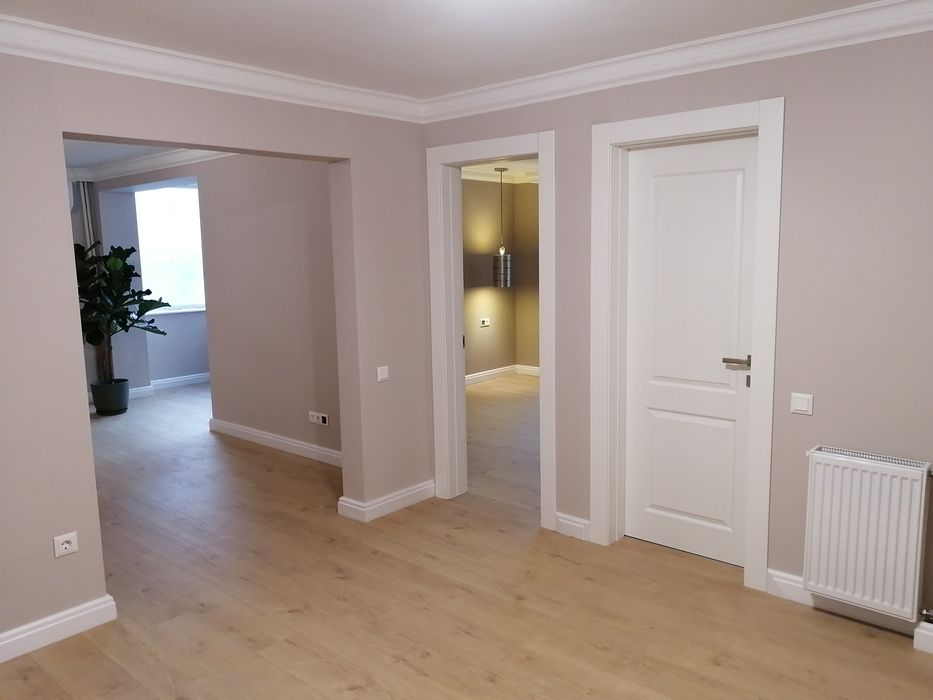 Apartament 2 camere, 61 mp utili, complet renovat, balcon închis.