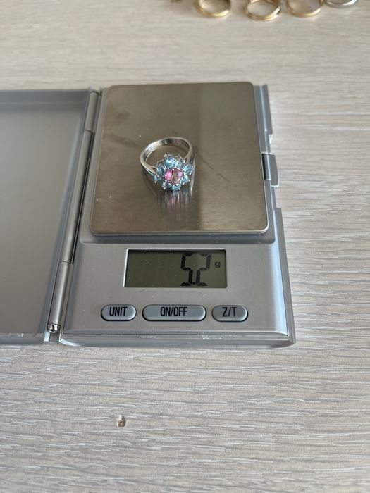 Inel aur alb 14k cu pietre topaz