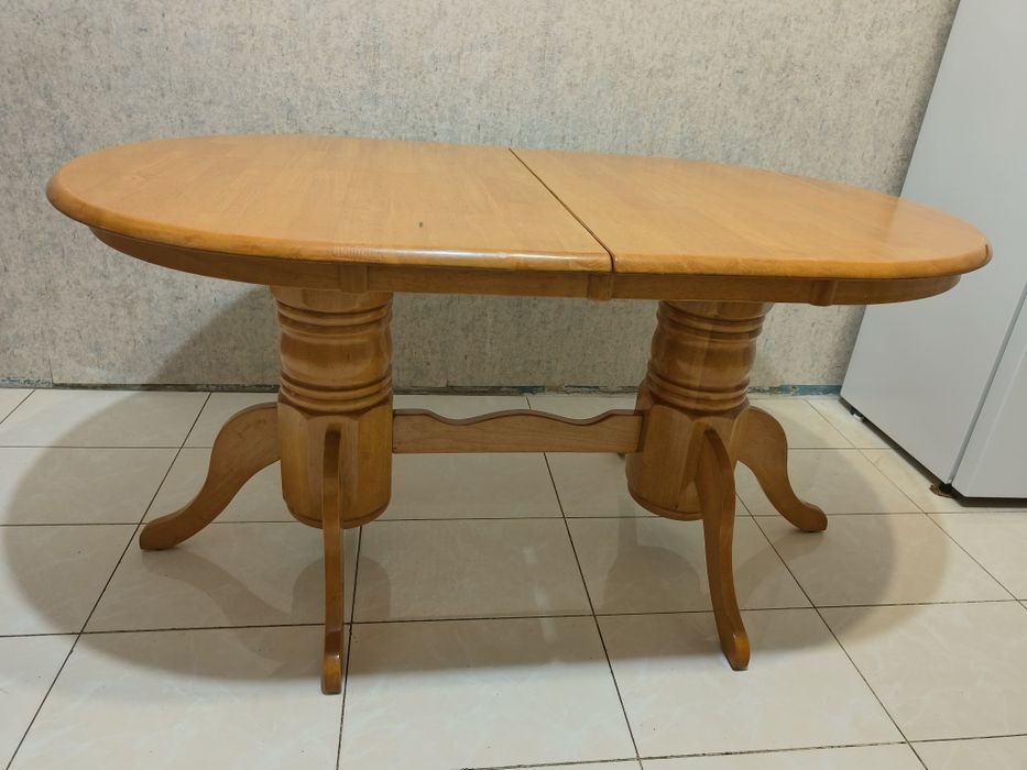 Продам обеденный стол