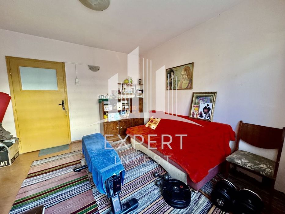 Дава се под наем Четиристаен апартамент в Варна, Цветен квартал - 85 кв.м за 158597.76 € - Снимка #13