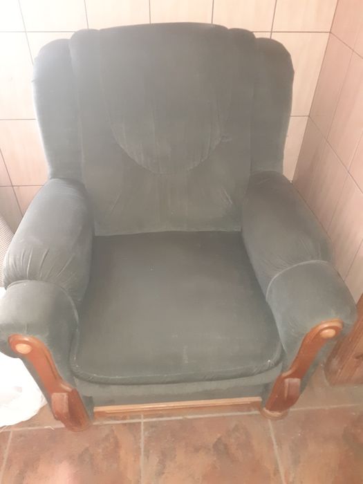 Canapea extensibila si dou fotolii  in stare foarte buna, negociabil