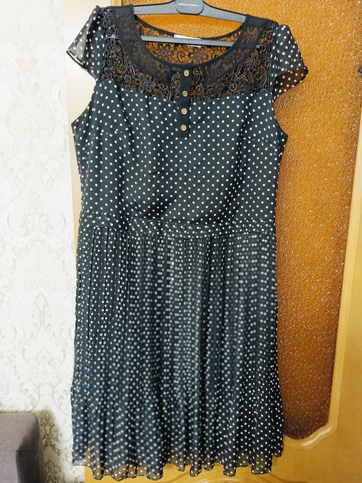 Продам куртки, платье