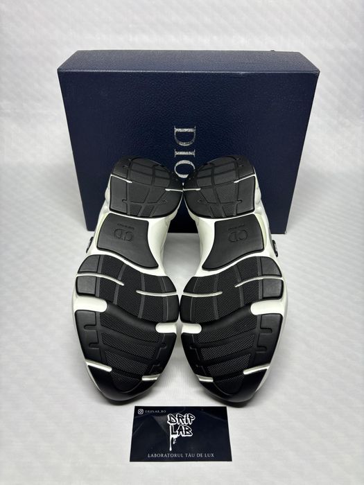 Christian Dior B22