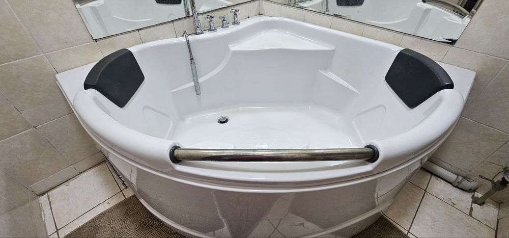 Продам ванну. Угловая