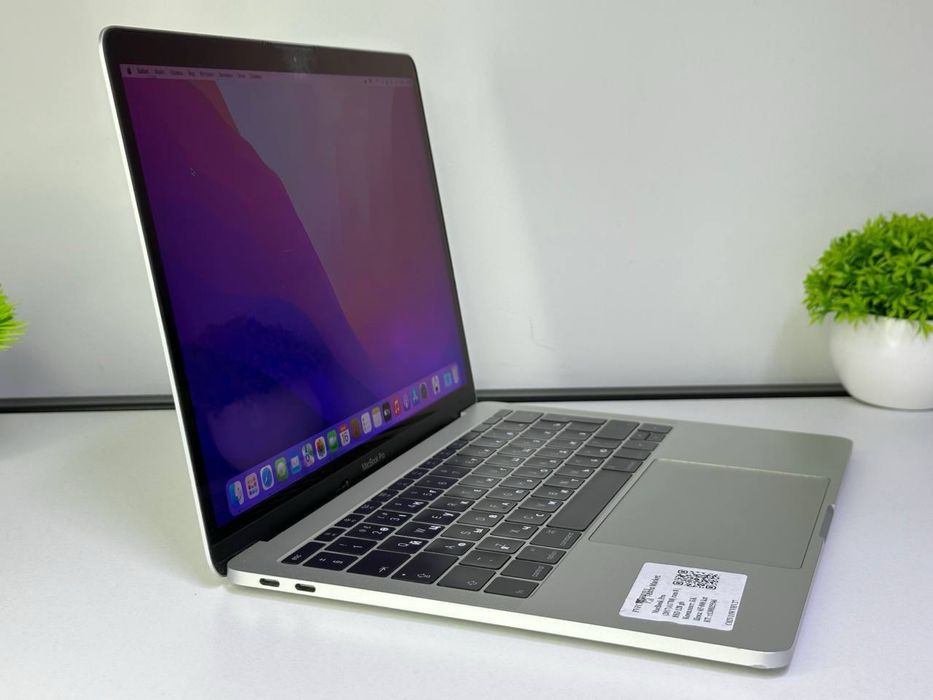 MacBook Pro / ram 8gb / (2017)A1708 / SSD 128 gb