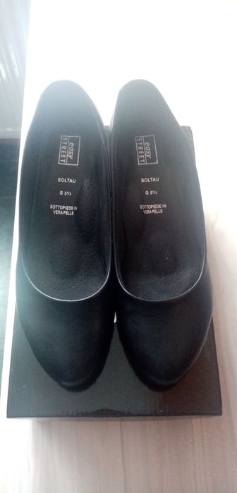 Pantofi noi din piele