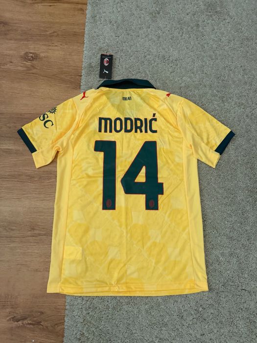 Tricou Modric.