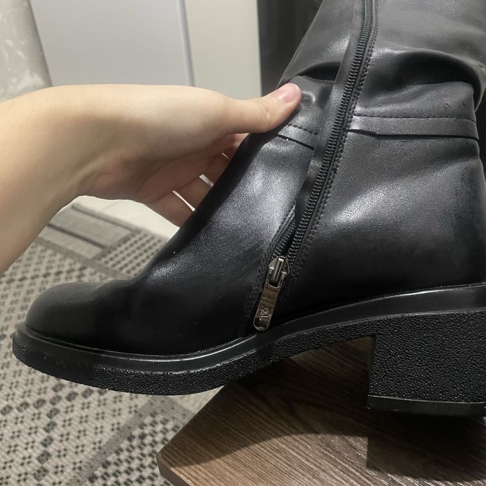 Продам кожаннык сапоги одеты пару раз