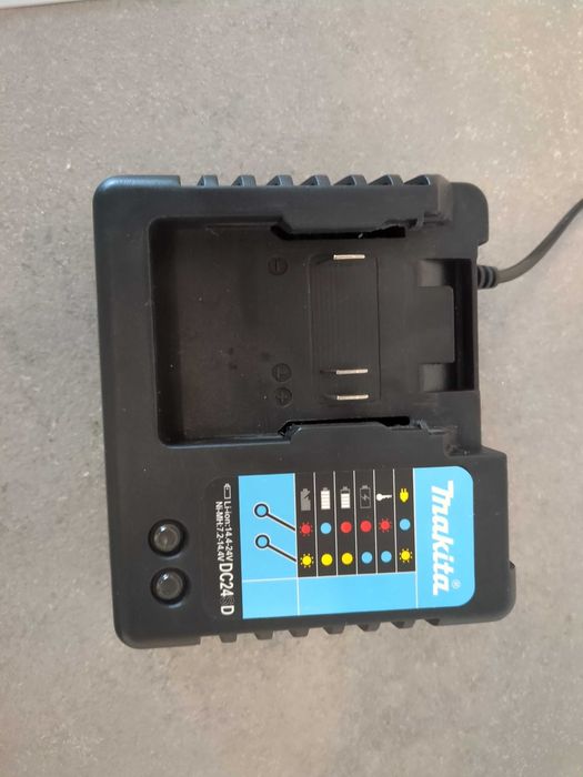 Încărcător Makita 18v tip DC18RC
