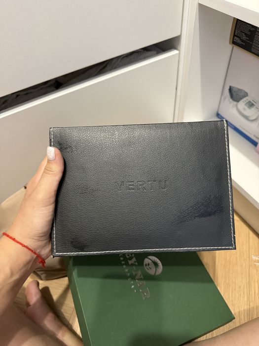Vertu телефон сотовый