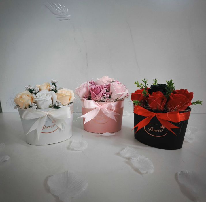 Луксозна кутия със сапунени рози