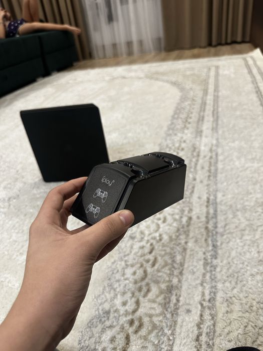 Продам Пс 4 слим 2 оригинал джойстика 5 игр