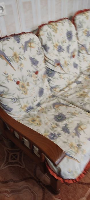 Canapea din lemn de pin adusă din Spania