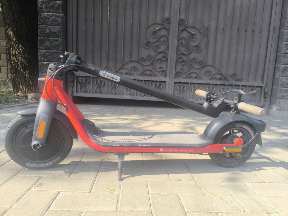 Продам электросамокат Segway Ninebot E2 Plus.