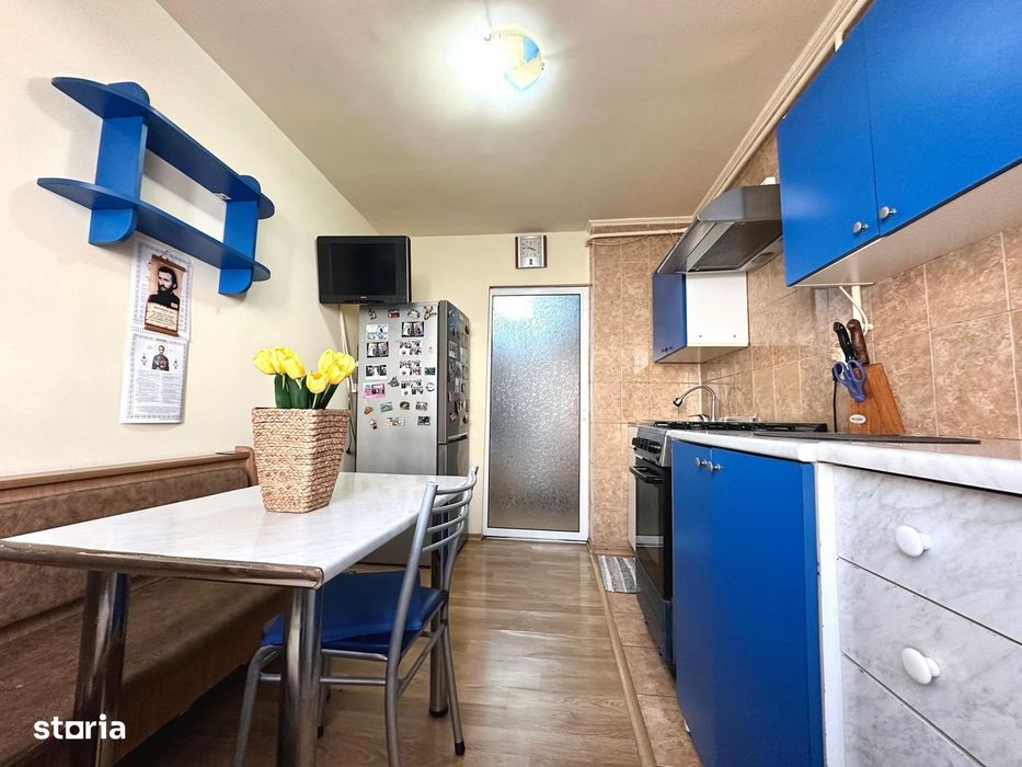 Apartament 3 camere, etaj intermediar