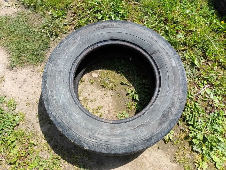 Vand anvelope de vara 205/75 R 16 C