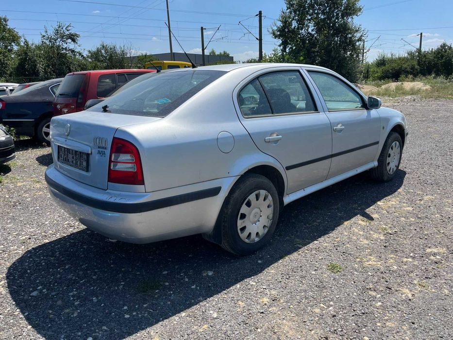 Dezmembrez Skoda Octavia 1 tour 2008 gri argintiu 1,6 benzina cod BFQ