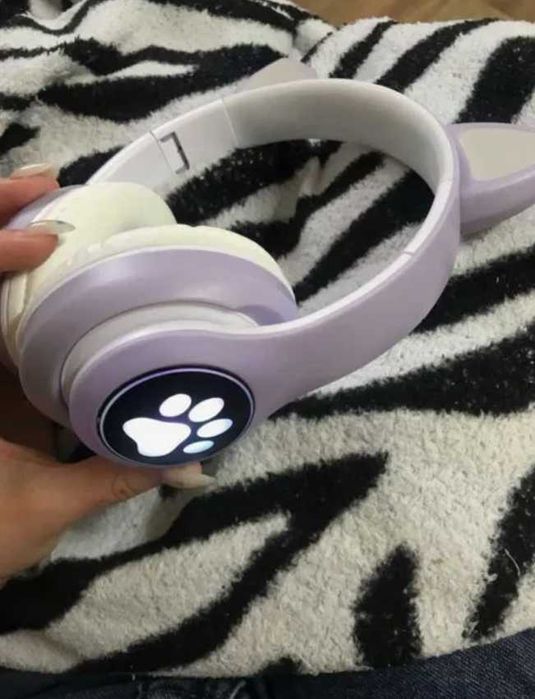 Регулируеми слушалки ASK 28 с котешки уши и ярки светлини