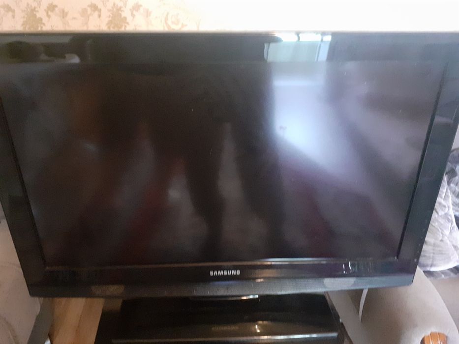 Продам телевизор на запчасти