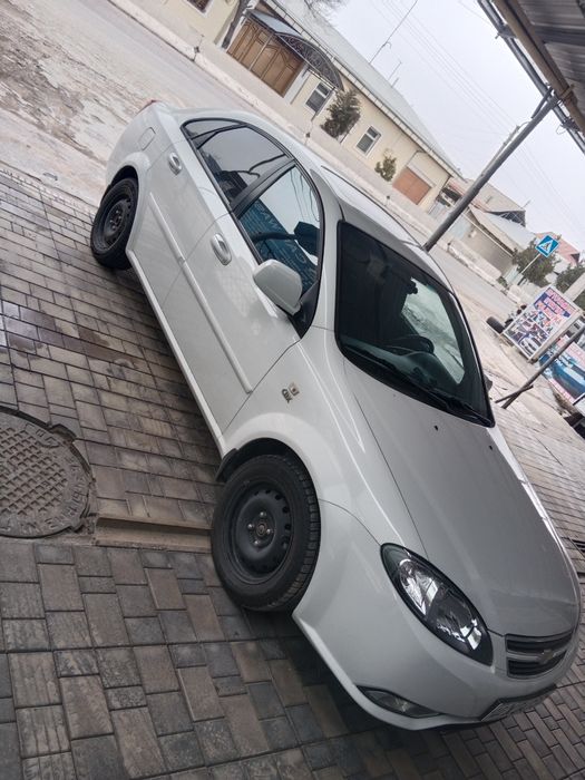 Продается автомобиль 2023 года пробег 42000 тысяч на бензине