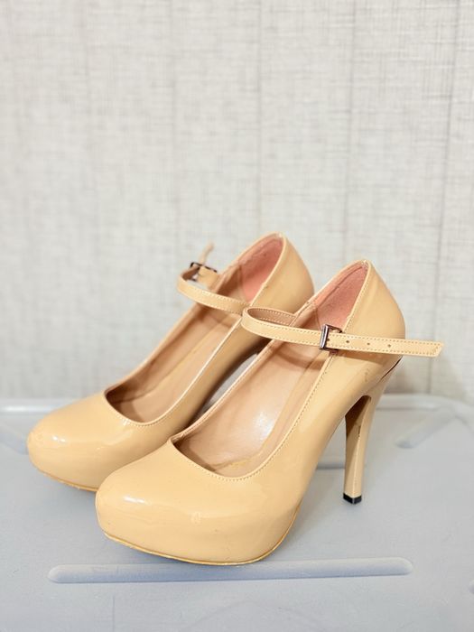 Чанта и обувки на висок ток