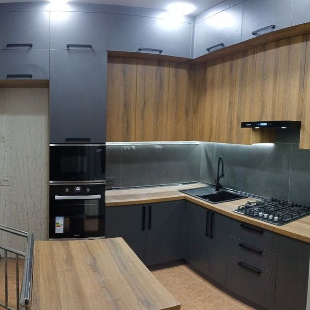 Кухонная мебель и шкаф спалная