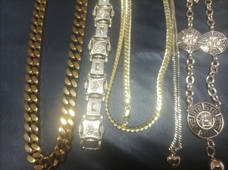 Синджири, гривни, пръстени, монети