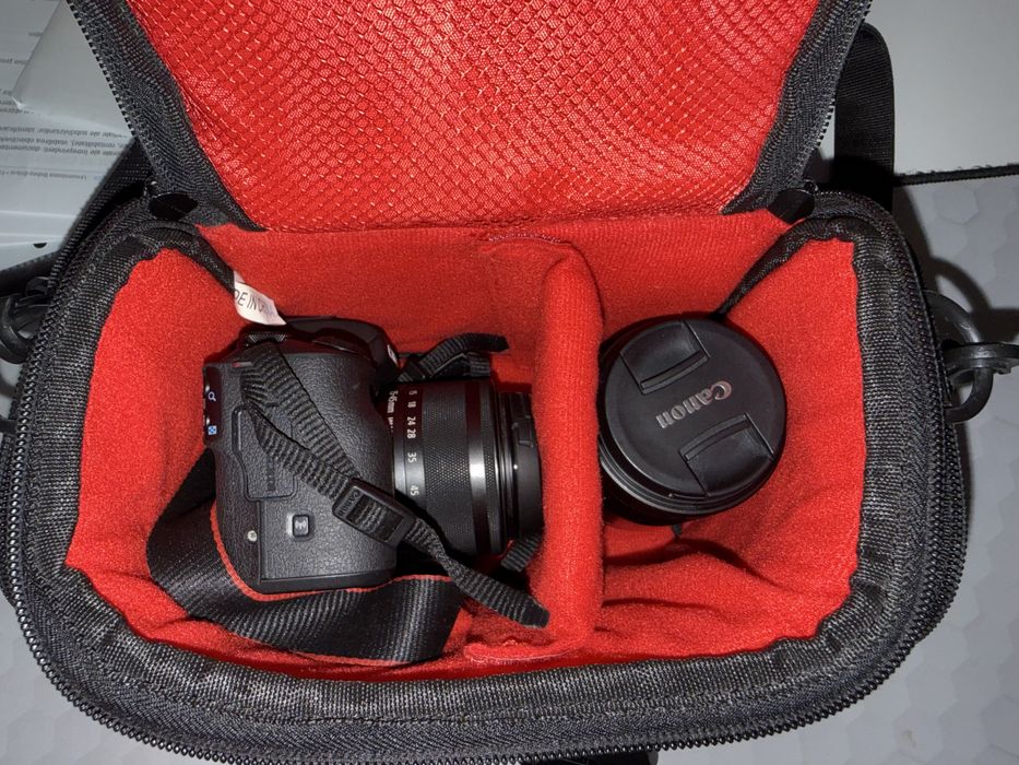 Canon EOS M50 mirrorless, kit full + obiectiv 55-200 + Flash canon 430 RX3 full box