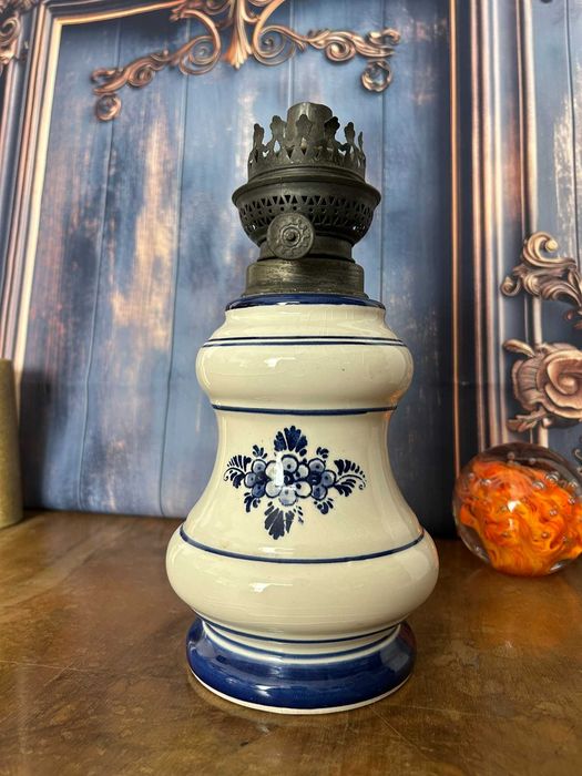DN752 Lampa de petrol handmade portelan 27cm inaltime