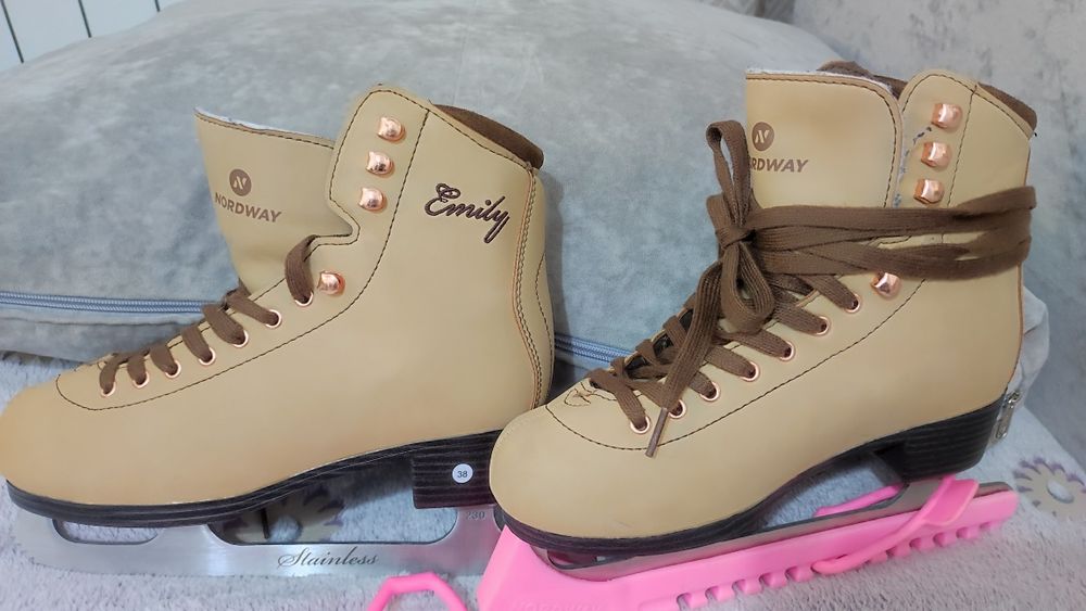 Продам коньки !.