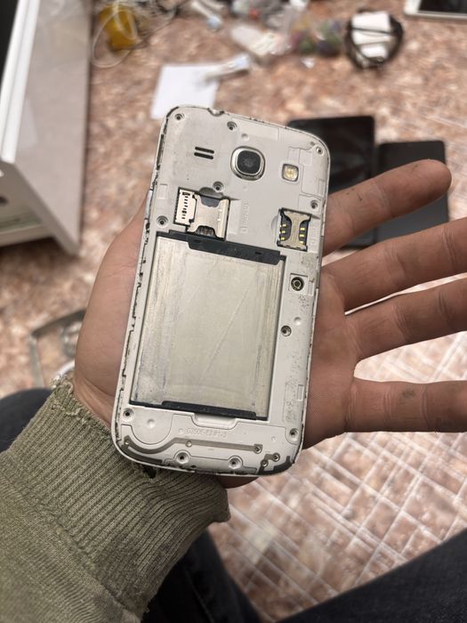 Продам телефоны не рабочие на запчасти