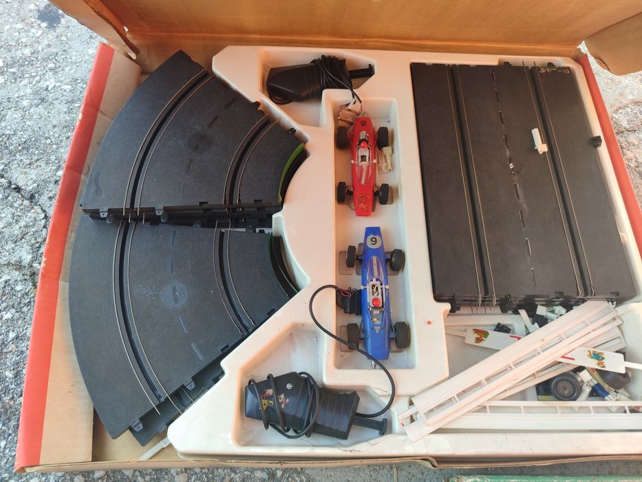 Ретро неща за всеки, количка , радио грамофон с мниго плочии др+2 бр в