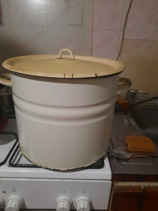 Продам большую кастрюлю