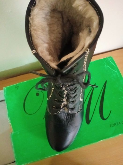 Ghete piele, bicicleta magnetica si masuta cafea.