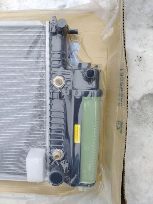 Радиатор BMW - 5. 89-94г.обем 2,5