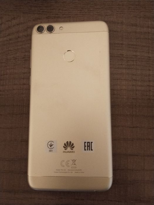 Смартфон Huawei P smart