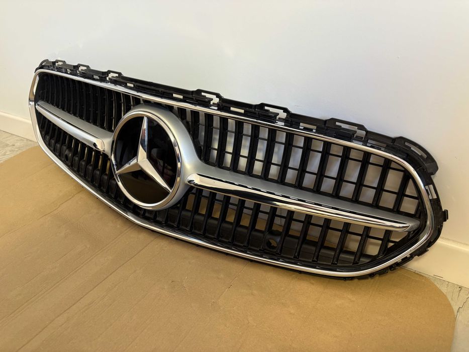 Grila radiator cu emblema Mercedes C class W206 dupa 2021 A2068883800