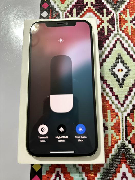 Продам айфон 12