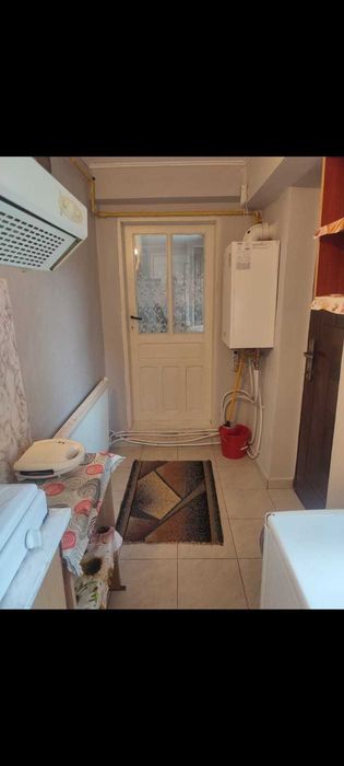 Inchiriez apartament cu o camera la casa