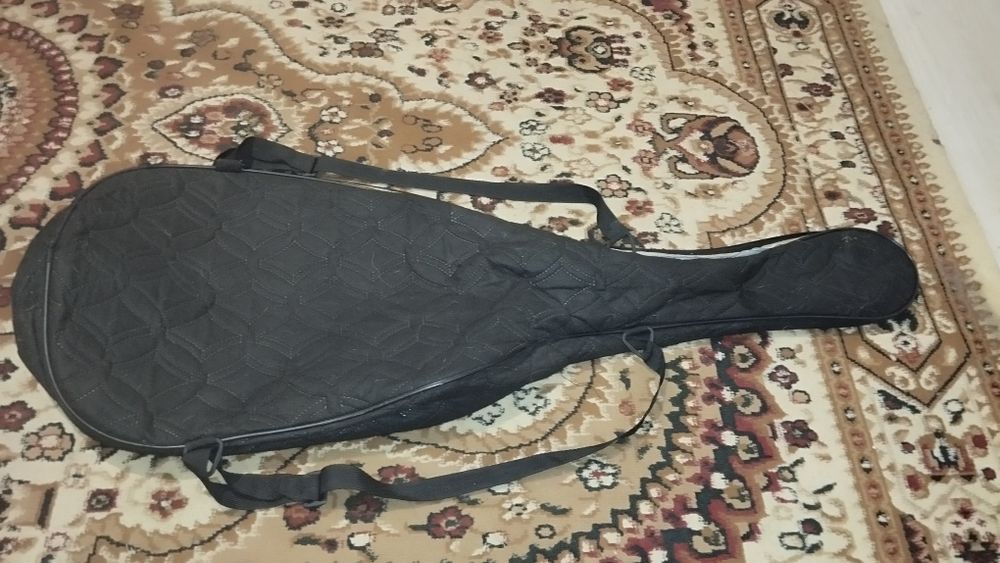 Продам акустическую гитару