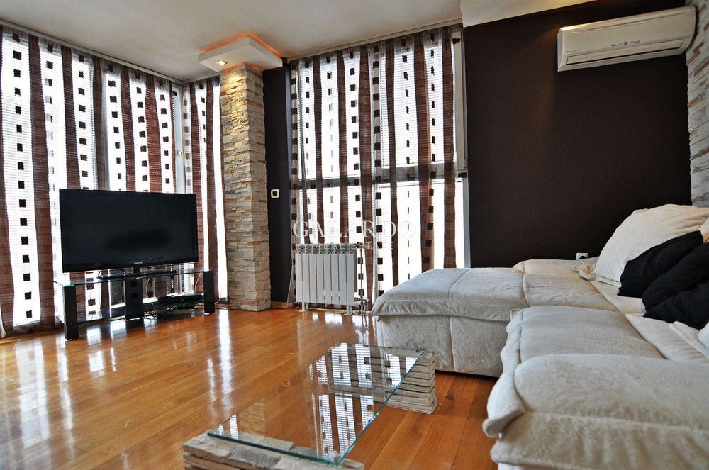 Дава се под наем Тристаен апартамент в София, Център - 89 кв.м за 700 € - Снимка #3