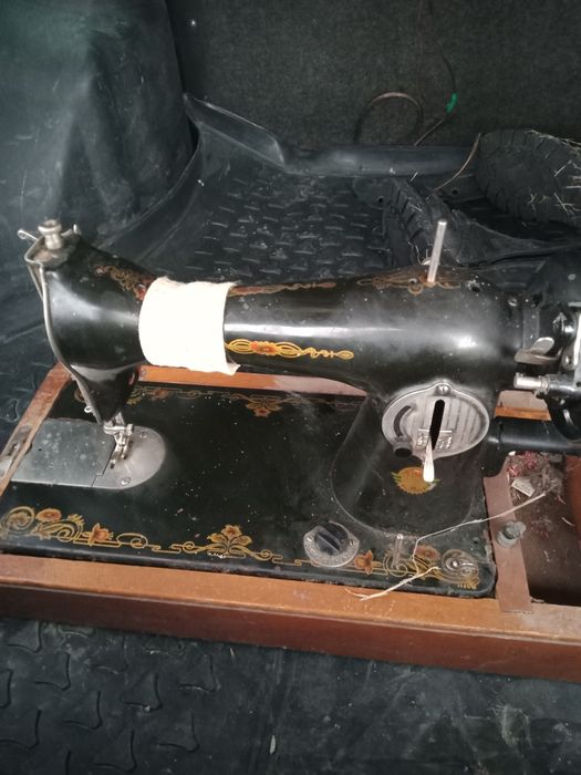 Продам швейную машину